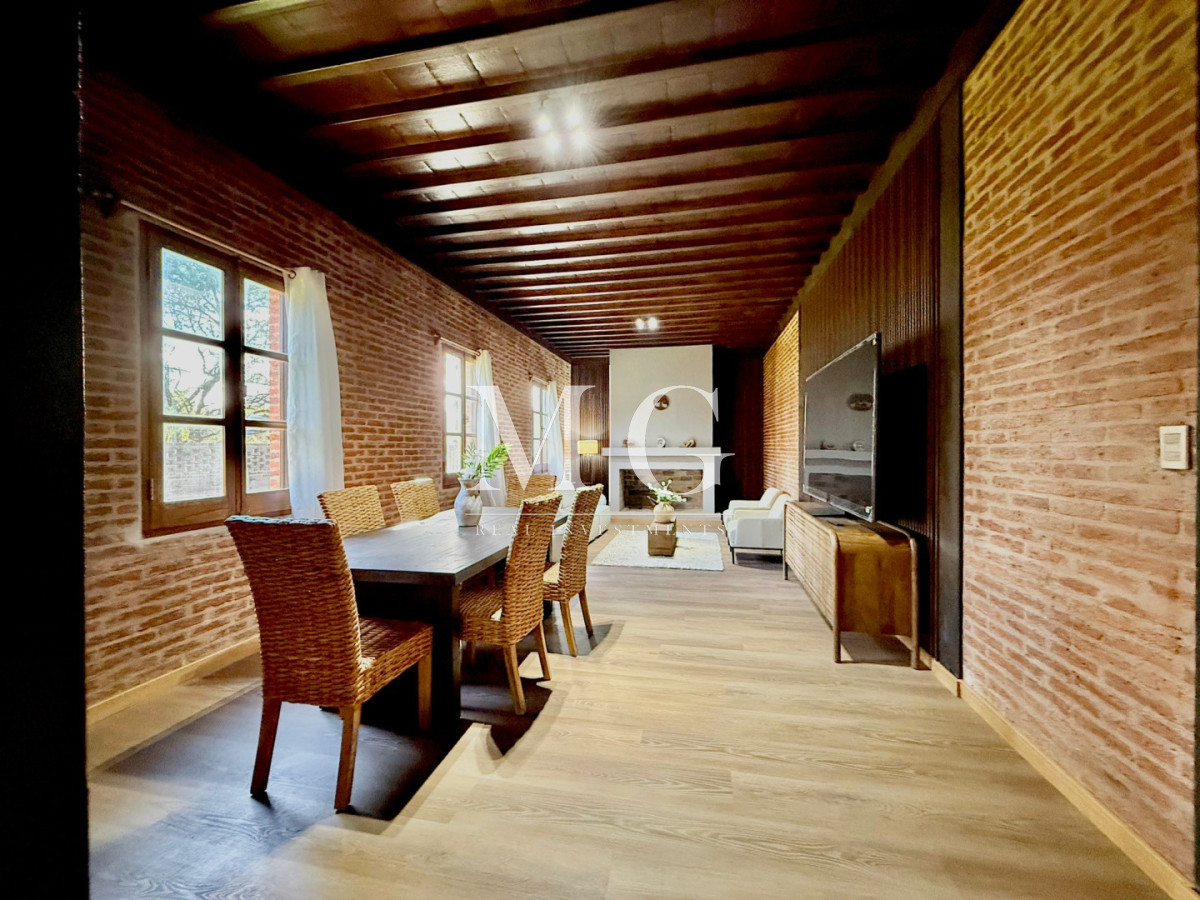 Casa ID.1088 - Excelente Casa a Estrenar Barrio Parque Burnett; 1.059m2 de terreno, piscina, barbacoa