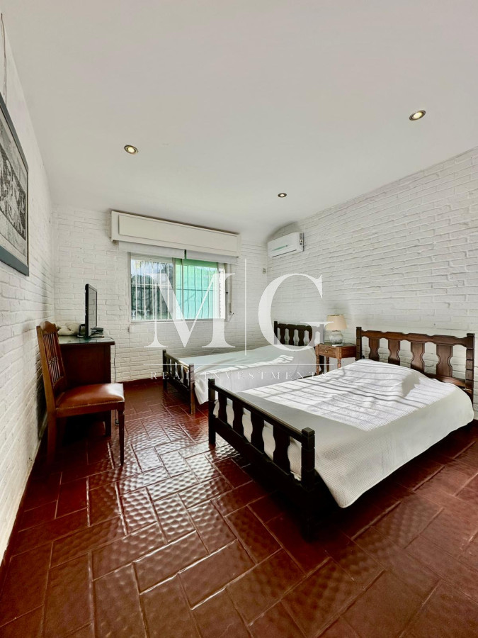 Casa ID.1341 - Venta de Casa en Rincón del Indio a 25 Metros del Mar - Oportunidad Única