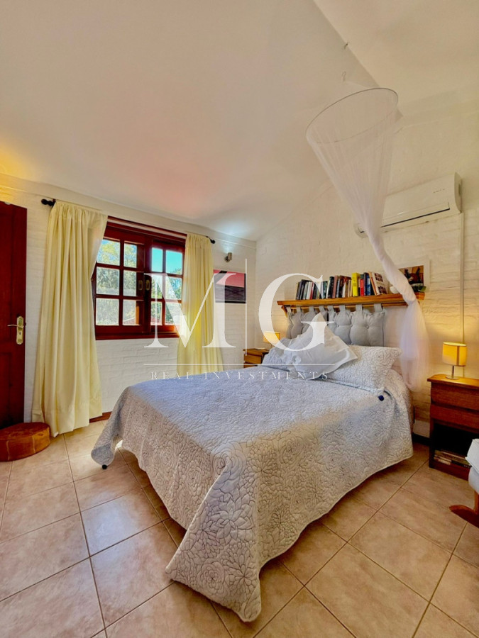 Casa ID.1550 - Excelente propiedad 4 dormitorios, 4 baños, piscina, parrillero, zona Pinares