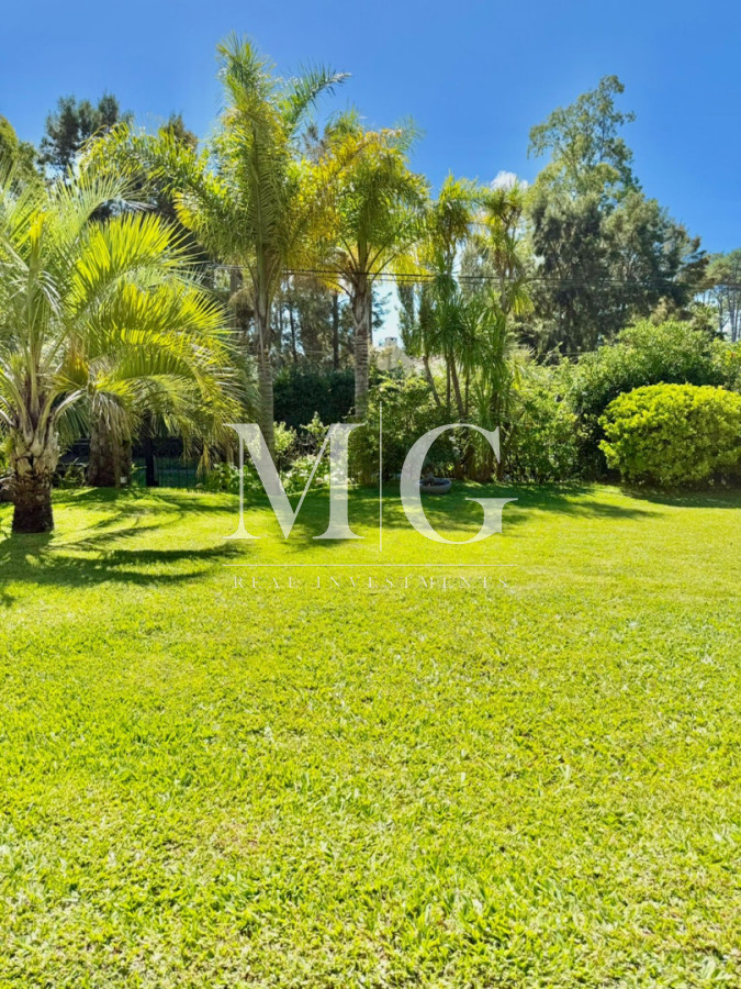 Casa ID.1550 - Excelente propiedad 4 dormitorios, 4 baños, piscina, parrillero, zona Pinares