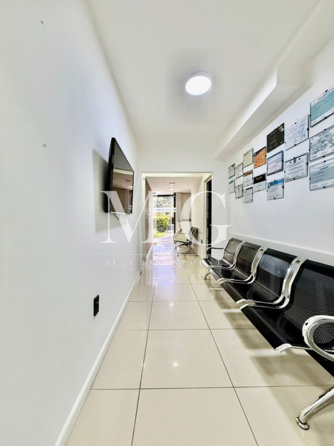 Casa ID.1508 - Chalet Premium con Gran Potencial - Ideal para Clínica, Consultorios u Oficinas