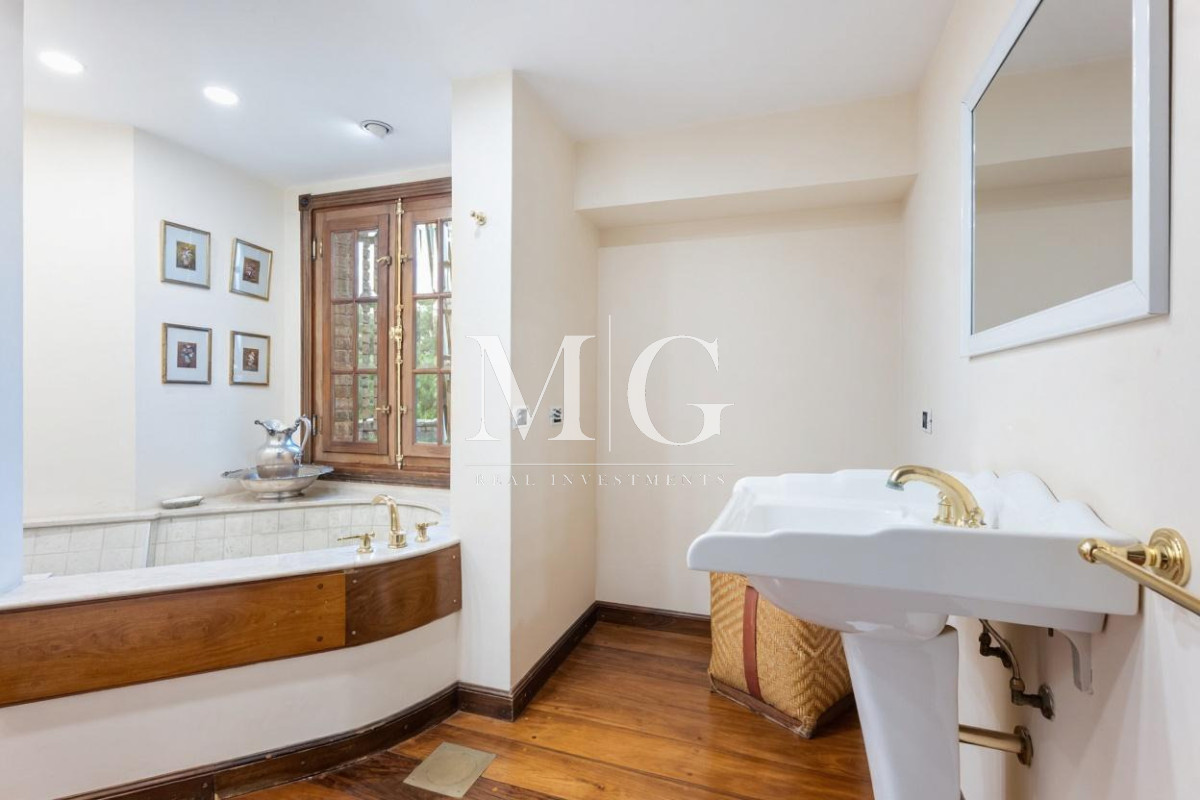 Casa ID.1551 - Exclusiva Mansión Frente al Mar en Playa Mansa - Punta del Este