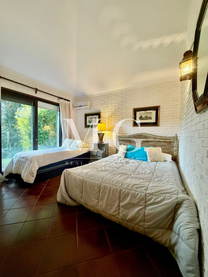 Casa ID.1529 - Hermosa casa en Marly, ubicada en una de las zonas más tranquilas y residenciales de Punta del Este 