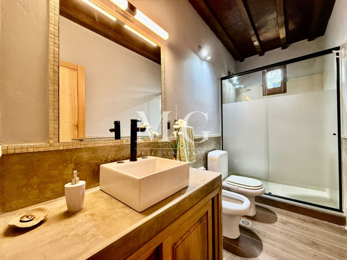 Casa ID.1088 - Excelente Casa a Estrenar Barrio Parque Burnett; 1.059m2 de terreno, piscina, barbacoa