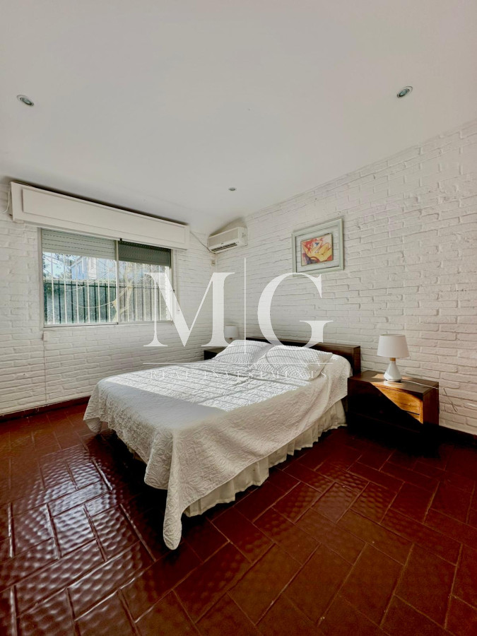 Casa ID.1341 - Venta de Casa en Rincón del Indio a 25 Metros del Mar - Oportunidad Única