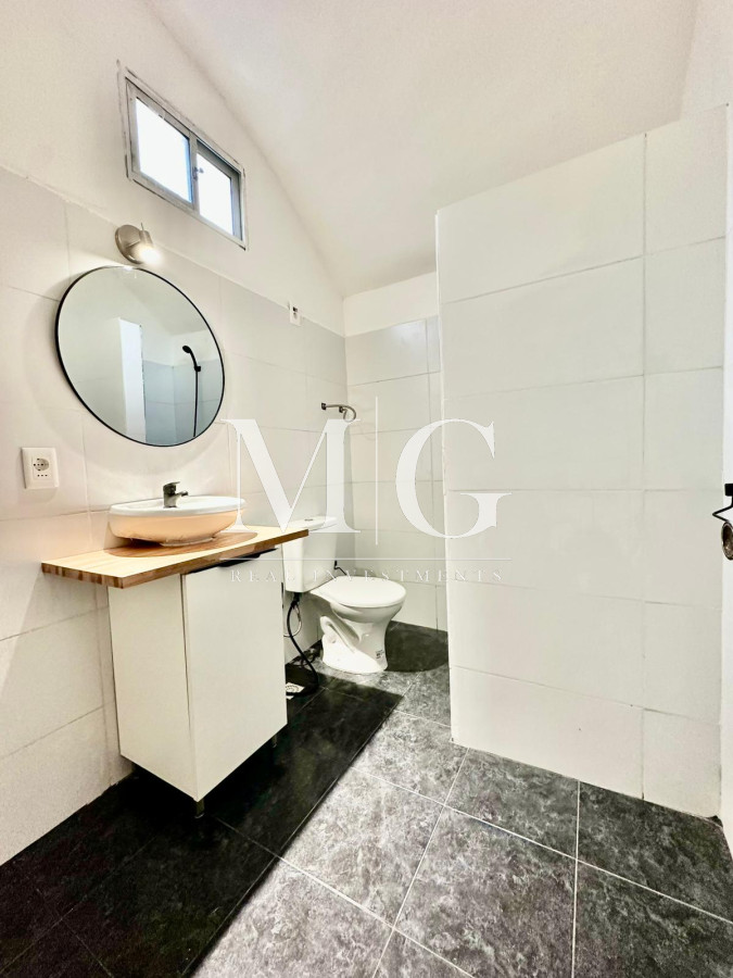 Casa ID.1242 - Barrio Artigas, 4 dormitorios, parrillero y patio cerrado