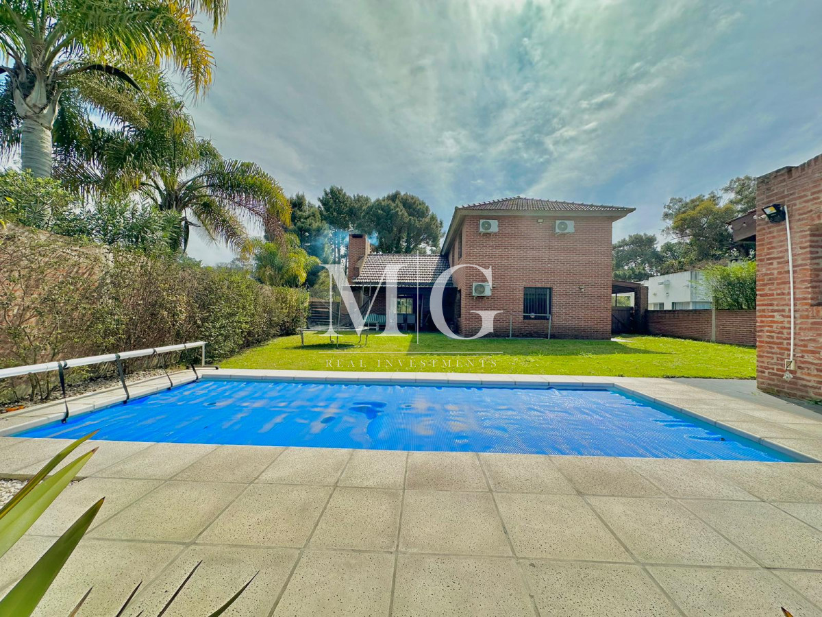 Casa ID.1048 - EXCELENTE PROPIEDAD EN EL EXLUSIVO BARRIO PINARES DE PUNTA DEL ESTE
