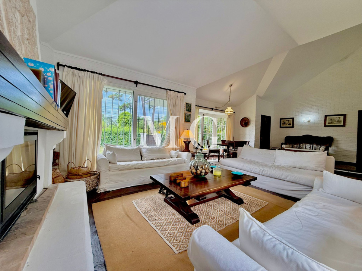 Casa ID.1529 - Hermosa casa en Marly, ubicada en una de las zonas más tranquilas y residenciales de Punta del Este 