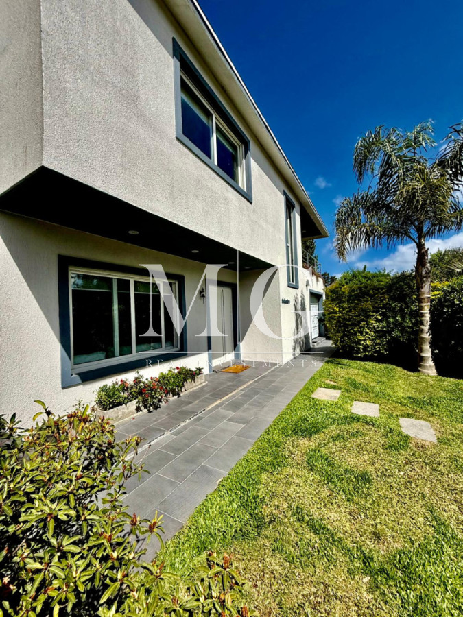 Casa ID.1508 - Chalet Premium con Gran Potencial - Ideal para Clínica, Consultorios u Oficinas