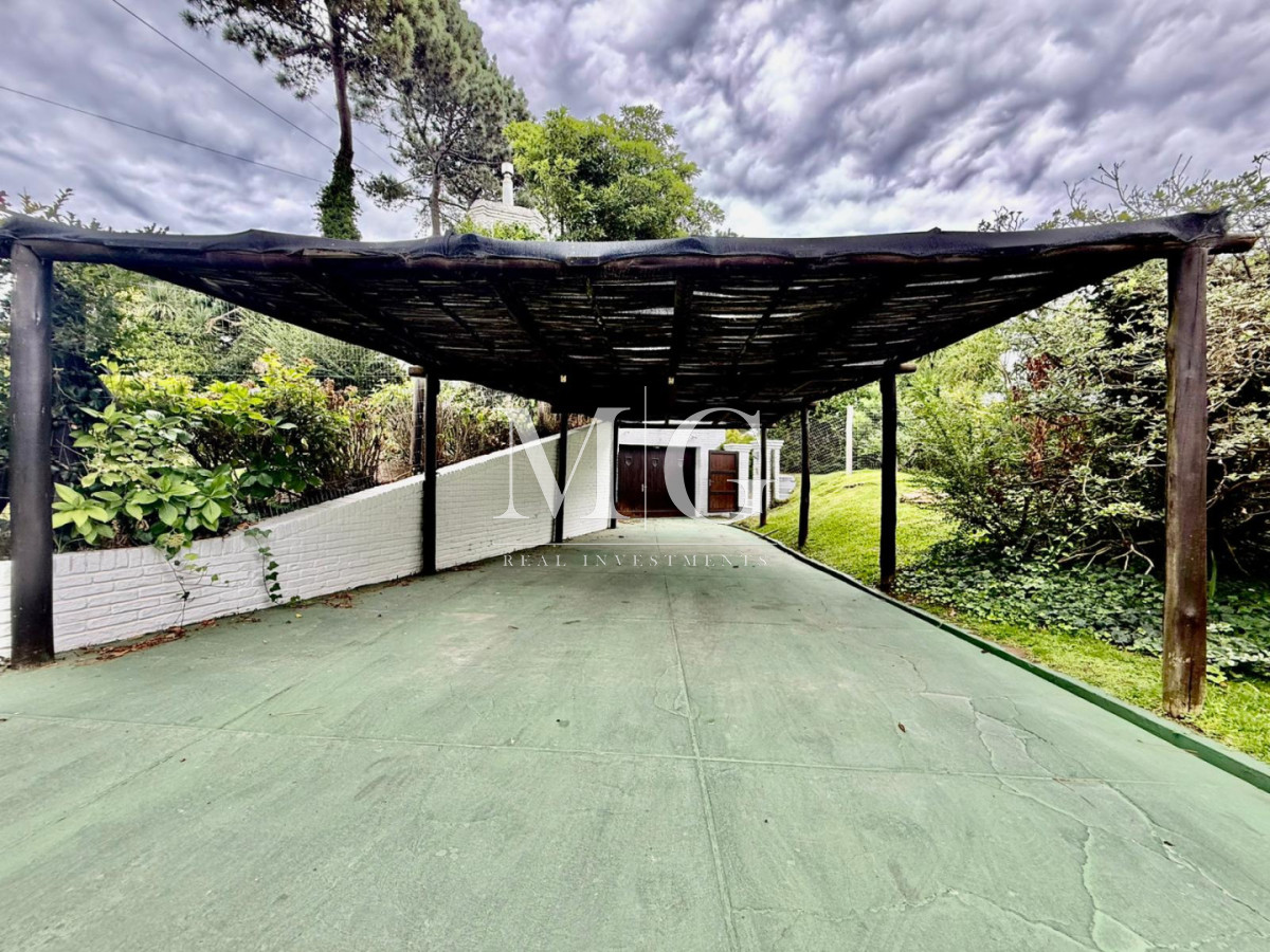 Casa ID.1529 - Hermosa casa en Marly, ubicada en una de las zonas más tranquilas y residenciales de Punta del Este 