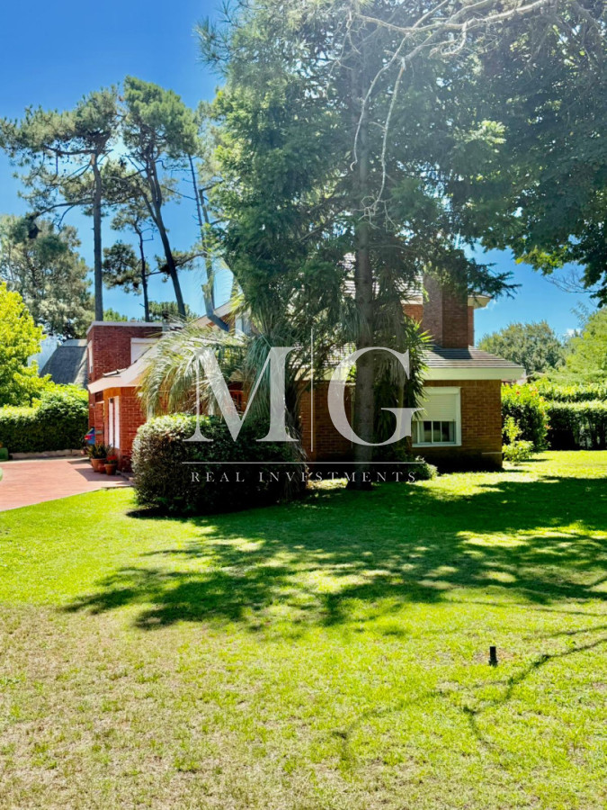 Casa ID.1530 - Excelente propiedad 5 dormitorios en Altos del Pinar, Punta del Este