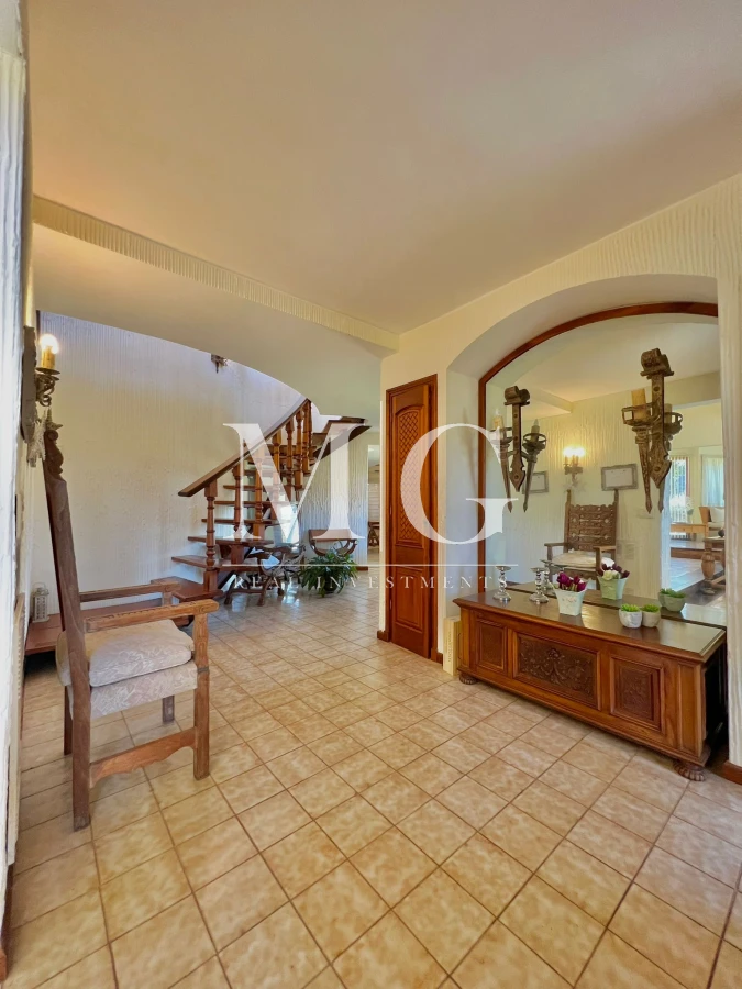 Casa ID.536 - Venta Casa 8 dormitorios, piscina, barbacoa a pasos del Shopping