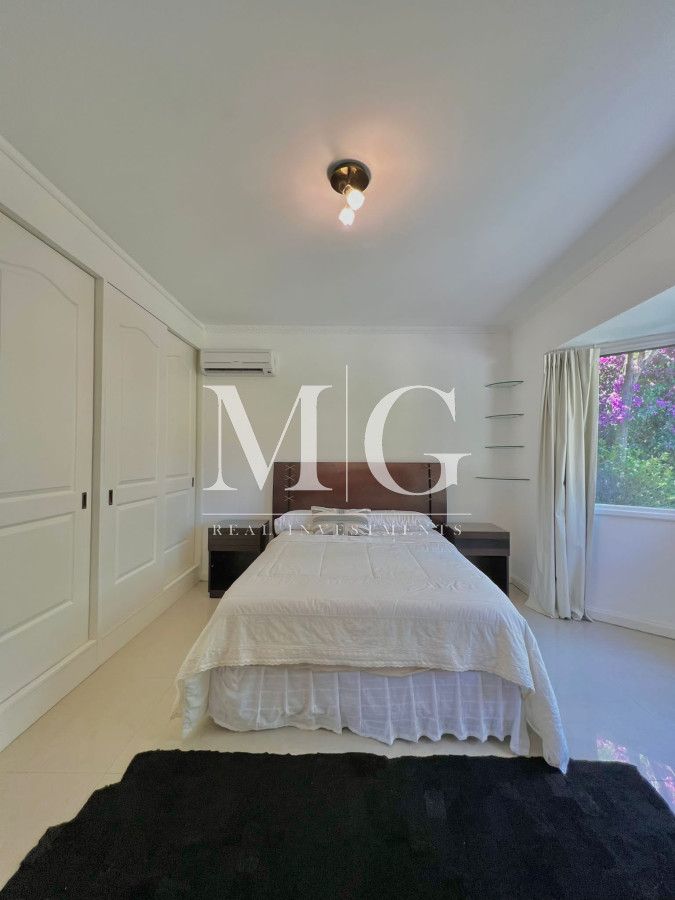 Casa ID.531 - Venta Casa 5 dormitorios, piscina y Barbacoa zona Beverly Hills