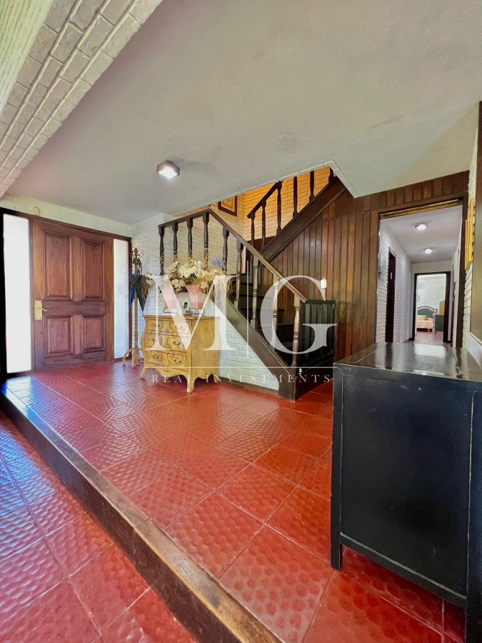 Casa ID.530 - LUGANO 1.400mt DE TERRENO, 7 DORMITORIOS, PISCINA