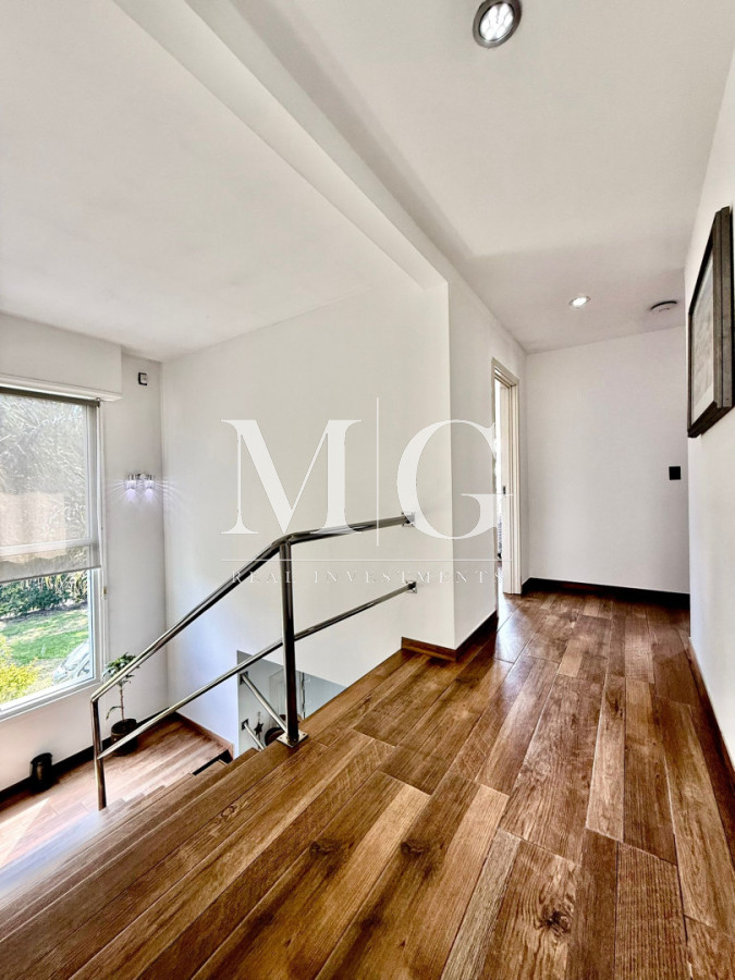 Casa ID.1508 - Chalet Premium con Gran Potencial - Ideal para Clínica, Consultorios u Oficinas