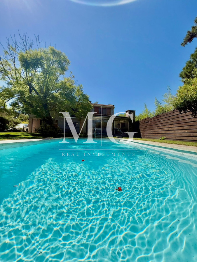 Casa ID.1550 - Excelente propiedad 4 dormitorios, 4 baños, piscina, parrillero, zona Pinares