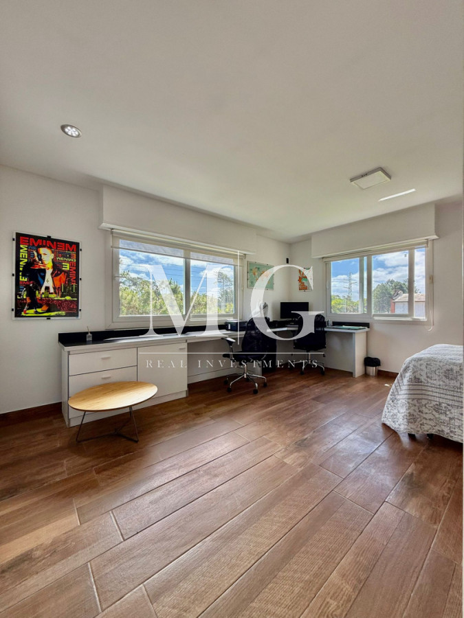 Casa ID.1508 - Chalet Premium con Gran Potencial - Ideal para Clínica, Consultorios u Oficinas