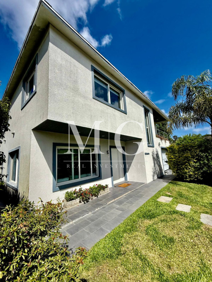 Casa ID.1508 - Chalet Premium con Gran Potencial - Ideal para Clínica, Consultorios u Oficinas