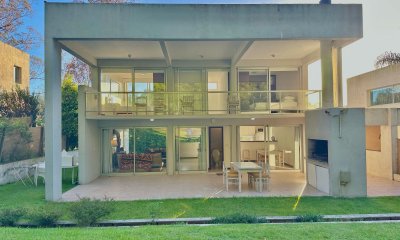 Rincon del Indio Casa 2 dormitorios, parrillero, cochera, 400mt terreno