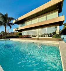 Casa única en Parada 41, Playa Mansa, Punta del Este