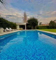 PINARES CASA 3 DORMITORIOS + DEP.SERVICIO, BARBACOA, PISCINA