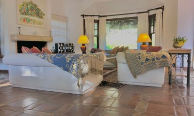 Venta Casa zona Beberly Hills 4 dormitorios + dep.servicio y piscina