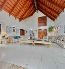 Venta Casa zona Golf 3 dormitorios + dep.servicio, piscina y barbacoa