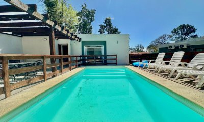 BARRIO JARDINES DE CORDOBA EXCELENTE CASA 3 DORMITORIOS, PISCINA, PARRILLERO