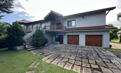 Venta Espectacular Casa sobre Laguna del Diario