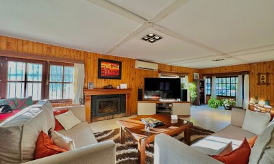 CASA EN PARADAS A 5 CUADRAS DE PLAYA MANSA