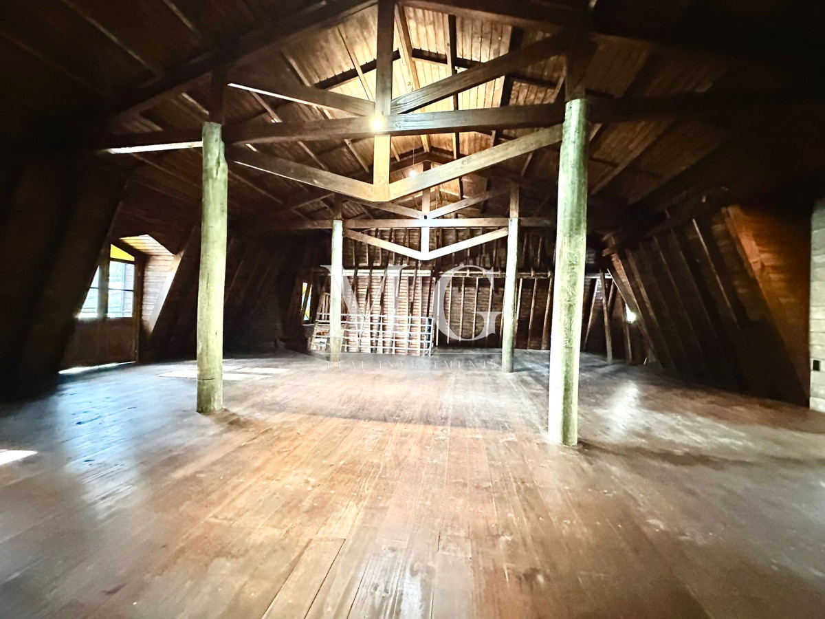 Local Comercial ID.1361 - Exclusivo Chalet Suizo en Pedragosa Sierra - 652 m² de Oportunidad en Punta del Este