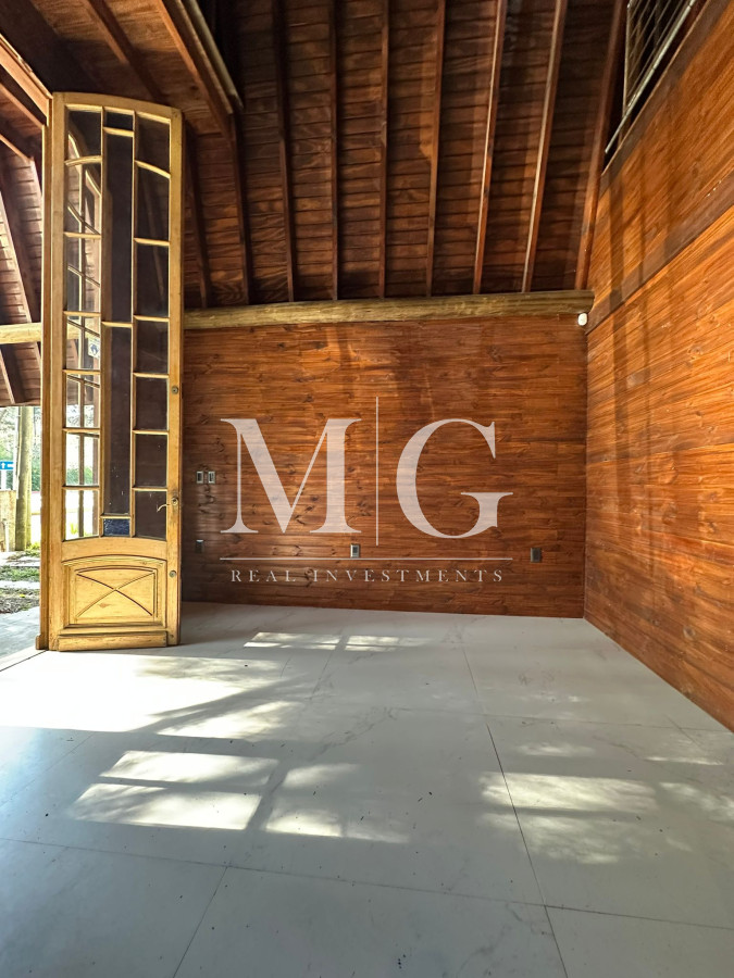 Local Comercial ID.1361 - Exclusivo Chalet Suizo en Pedragosa Sierra - 652 m² de Oportunidad en Punta del Este