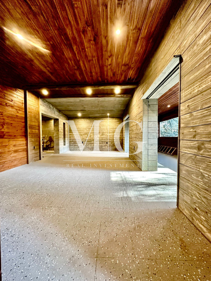 Local Comercial ID.1361 - Exclusivo Chalet Suizo en Pedragosa Sierra - 652 m² de Oportunidad en Punta del Este