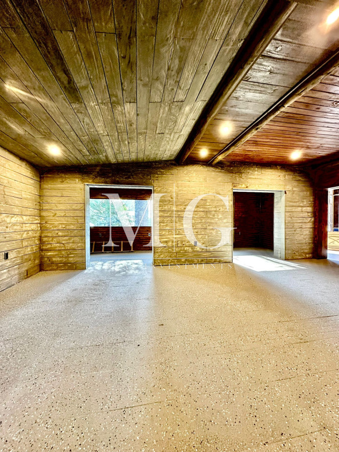 Local Comercial ID.1361 - Exclusivo Chalet Suizo en Pedragosa Sierra - 652 m² de Oportunidad en Punta del Este