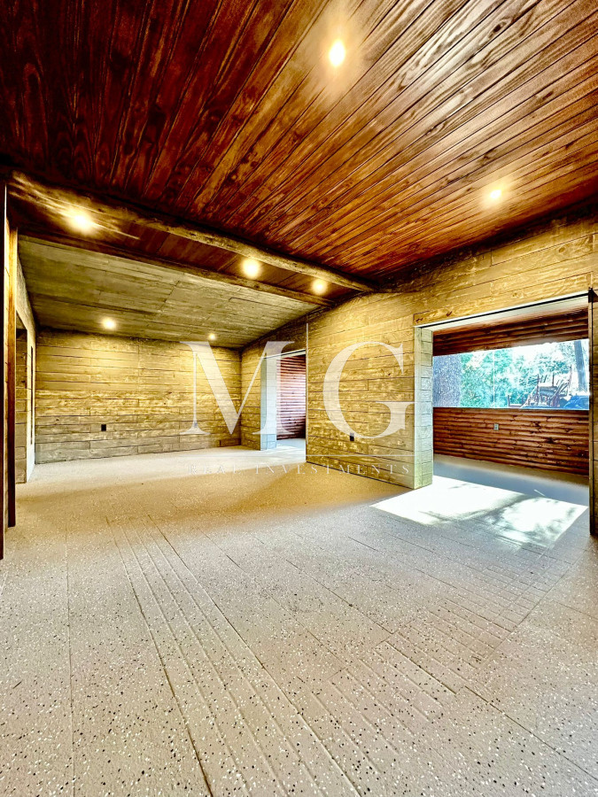 Local Comercial ID.1361 - Exclusivo Chalet Suizo en Pedragosa Sierra - 652 m² de Oportunidad en Punta del Este