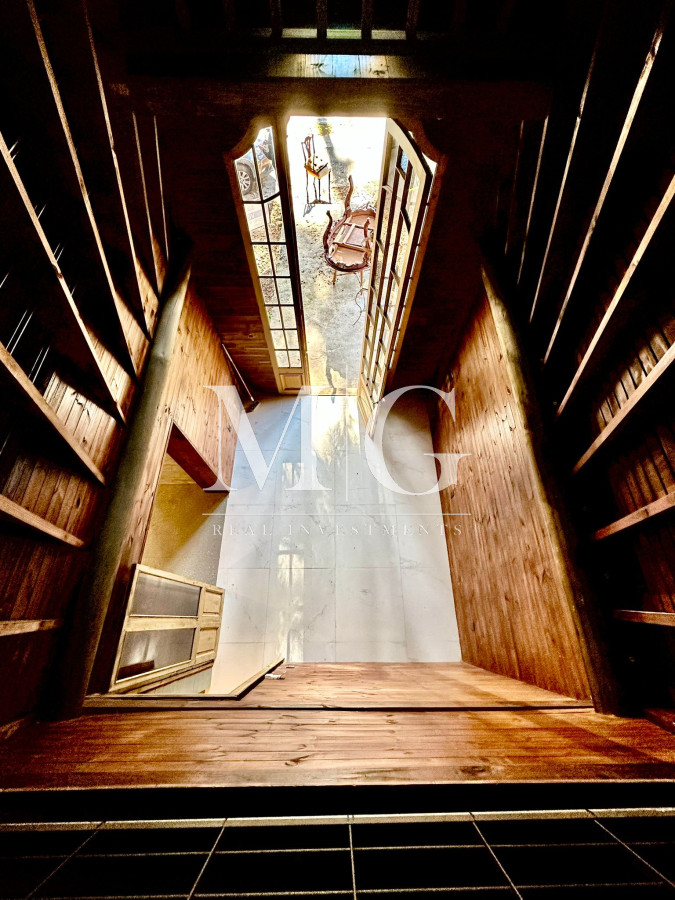 Local Comercial ID.1361 - Exclusivo Chalet Suizo en Pedragosa Sierra - 652 m² de Oportunidad en Punta del Este