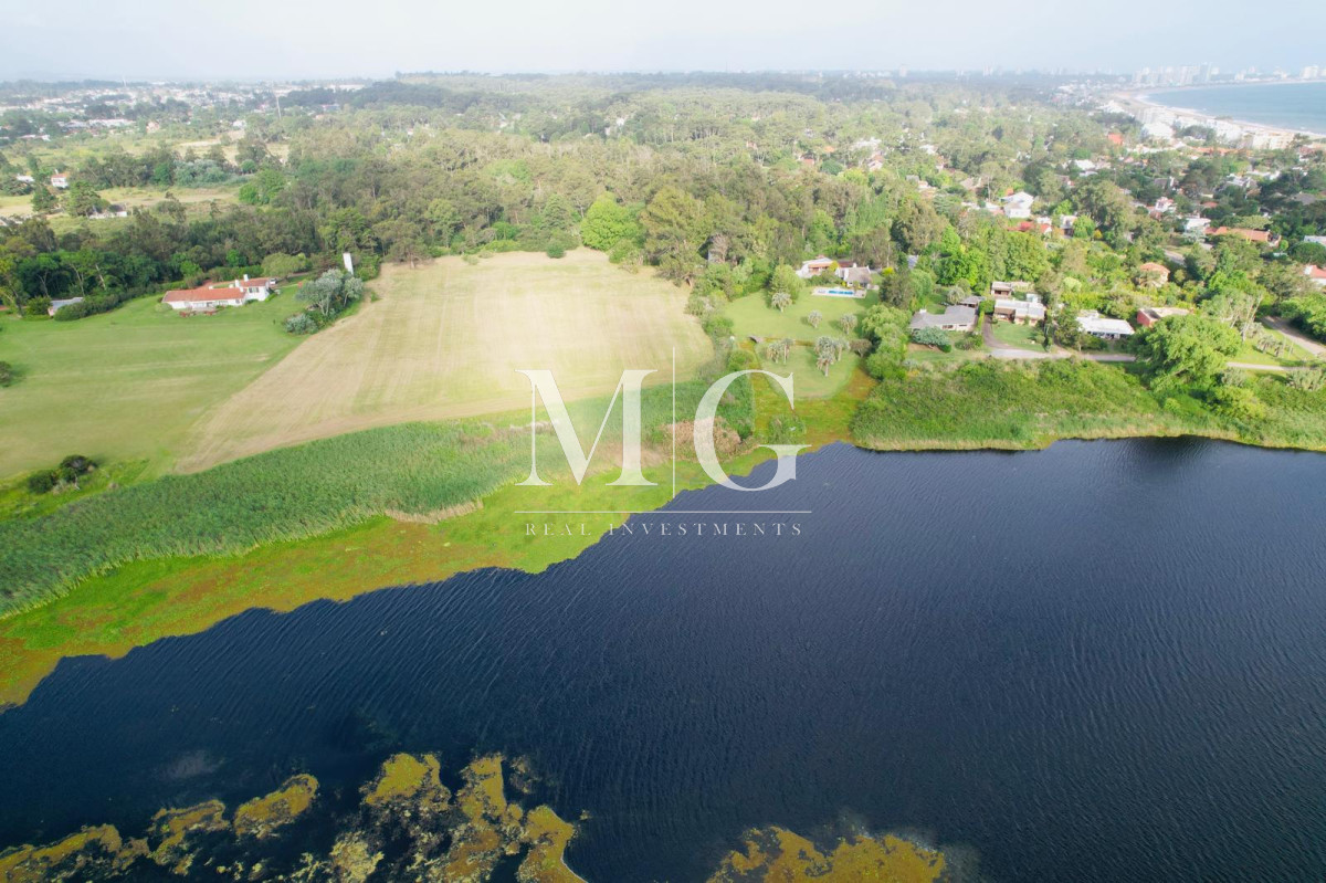 Terreno ID.1096 - TERRENO 2.8HAS LAGUNA DEL DIARIO CON 120MT DE COSTA PROPIA