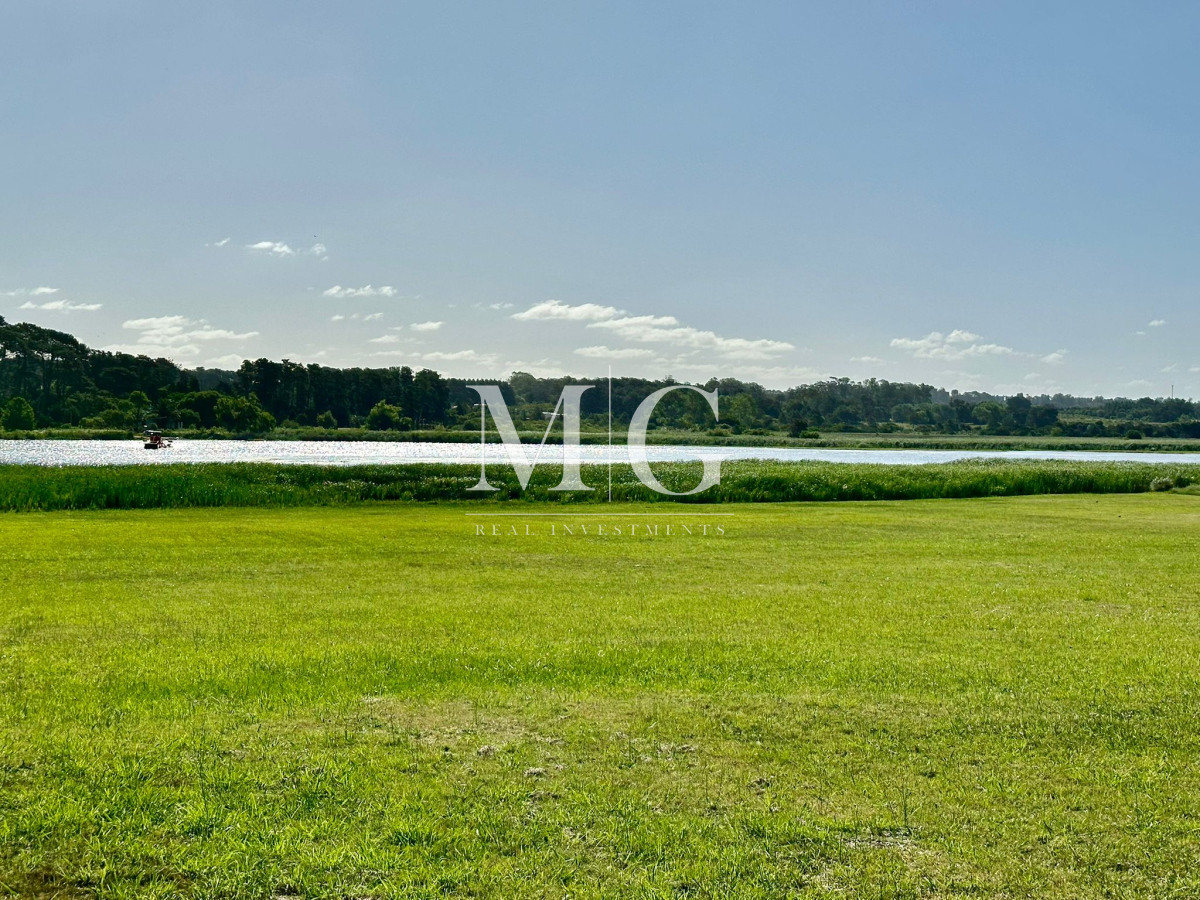 Terreno ID.1096 - TERRENO 2.8HAS LAGUNA DEL DIARIO CON 120MT DE COSTA PROPIA