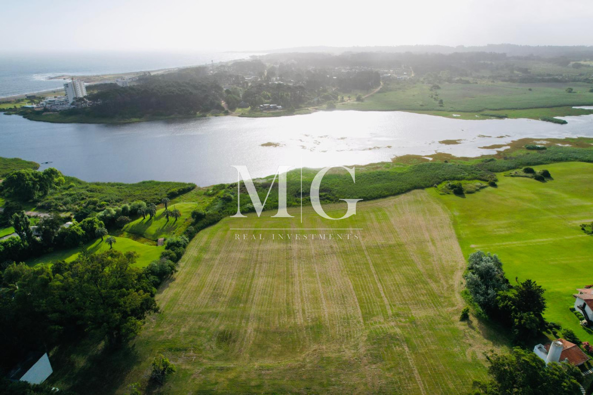 Terreno ID.1096 - TERRENO 2.8HAS LAGUNA DEL DIARIO CON 120MT DE COSTA PROPIA