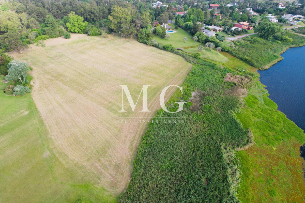 Terreno ID.1096 - TERRENO 2.8HAS LAGUNA DEL DIARIO CON 120MT DE COSTA PROPIA