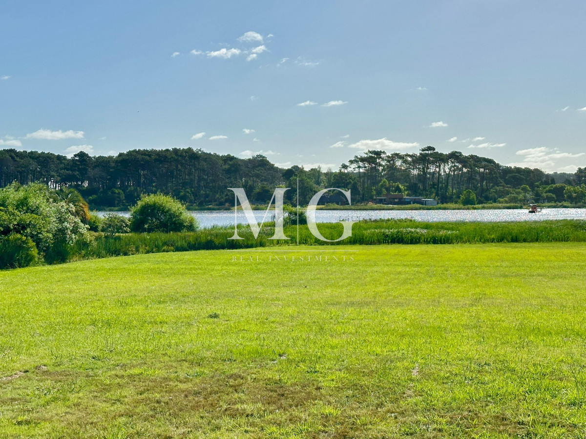 Terreno ID.1096 - TERRENO 2.8HAS LAGUNA DEL DIARIO CON 120MT DE COSTA PROPIA