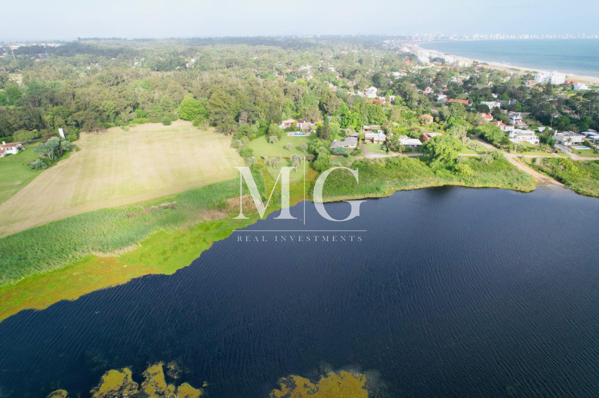 Terreno ID.1096 - TERRENO 2.8HAS LAGUNA DEL DIARIO CON 120MT DE COSTA PROPIA