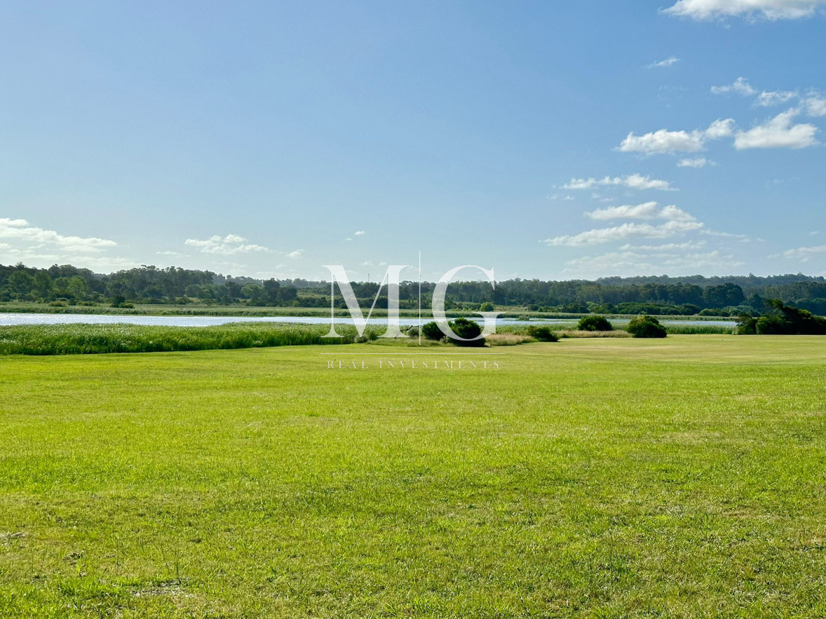 Terreno ID.1096 - TERRENO 2.8HAS LAGUNA DEL DIARIO CON 120MT DE COSTA PROPIA