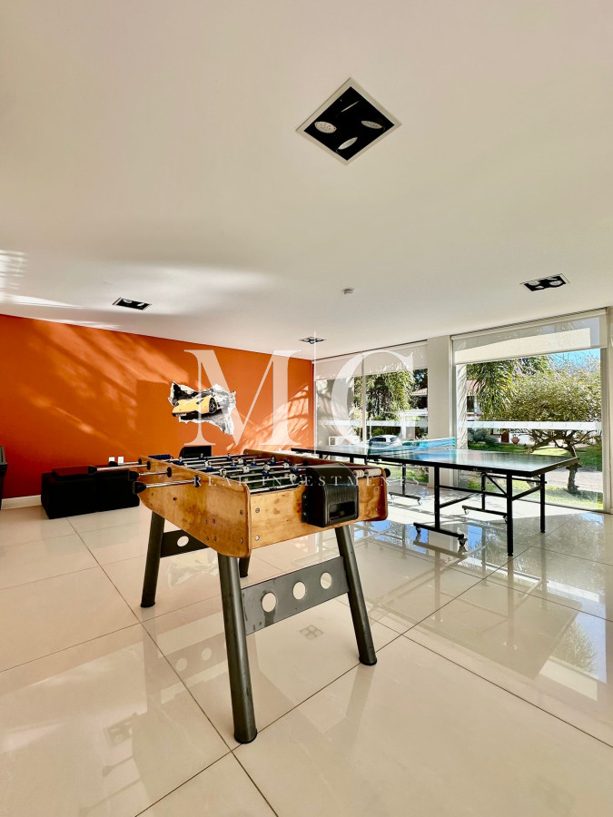 Apartamento ID.1286 - Zona Aidy Grill Playa Brava, 2 dormitorios con cochera. Edificio con servicios!
