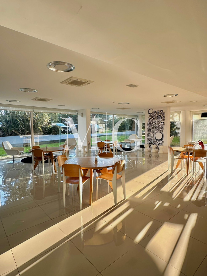 Apartamento ID.1287 - Aidy Grill a 500mt de Playa Brava, piso alto con cochera sub-suelo 