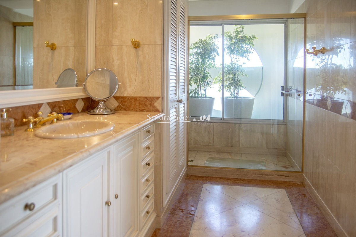 Apartamento ID.1948 - Brava Primera linea venta parada 5 frente al mar 3 garages