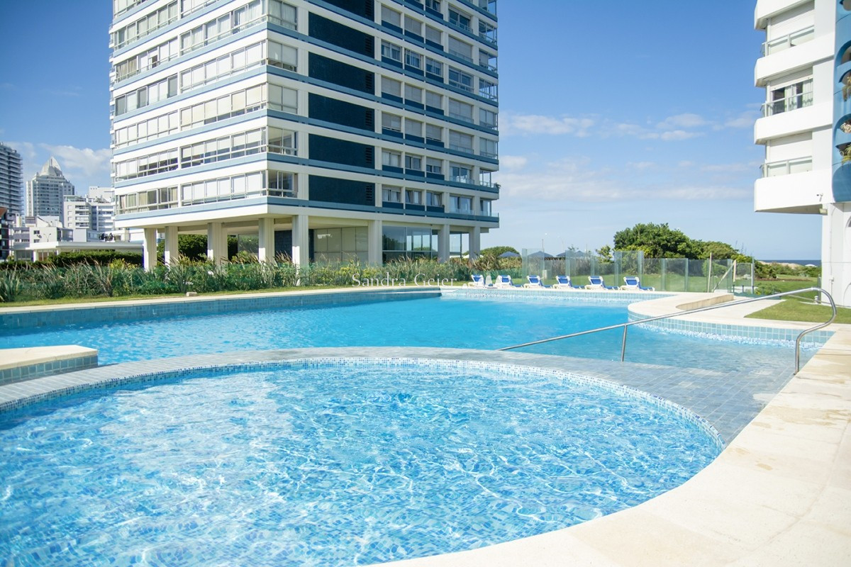 Apartamento ID.1948 - Brava Primera linea venta parada 5 frente al mar 3 garages