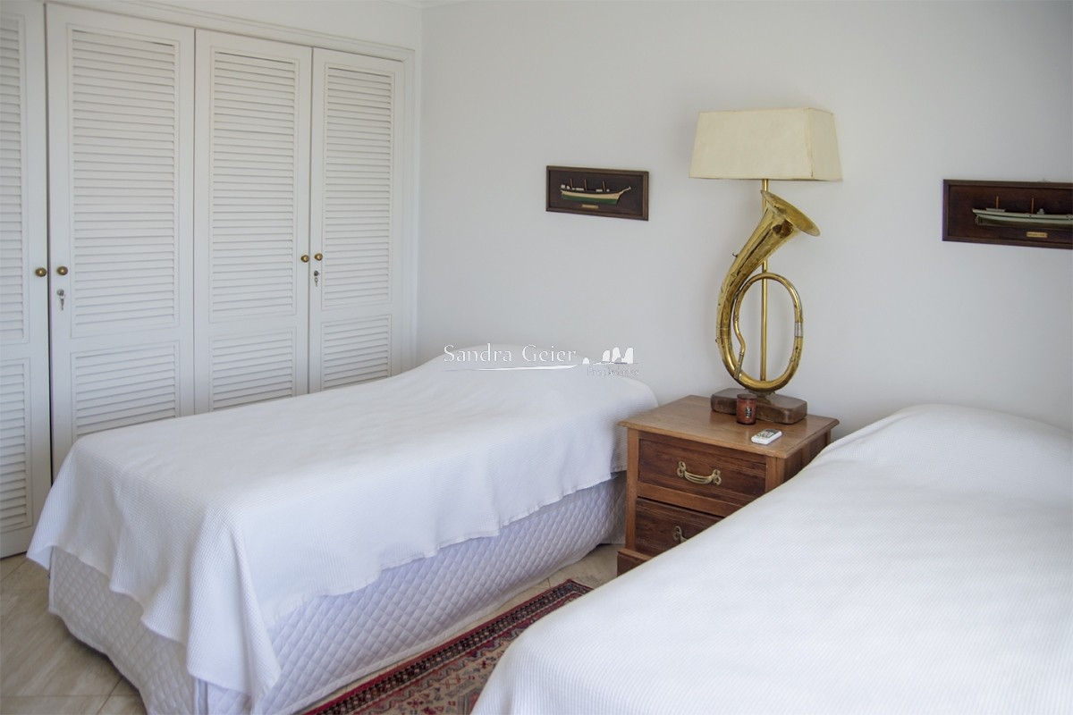 Apartamento ID.1948 - Brava Primera linea venta parada 5 frente al mar 3 garages