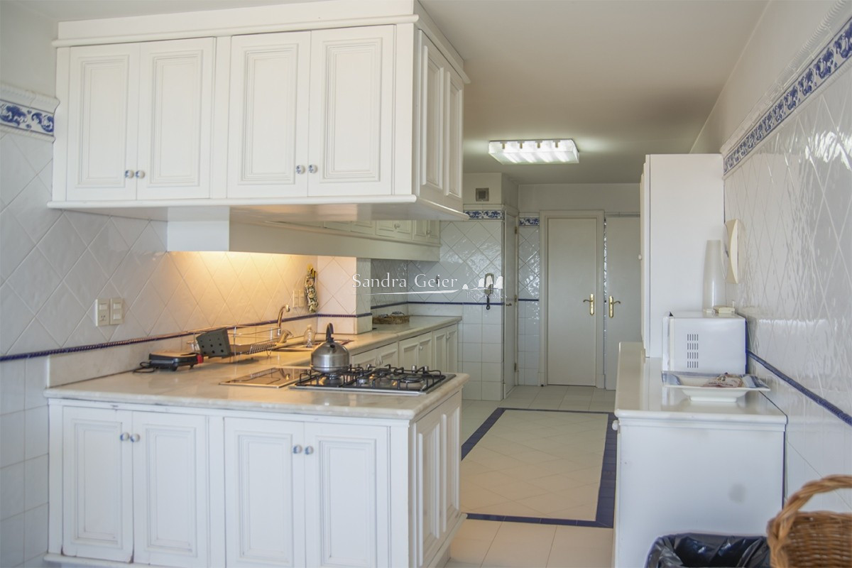 Apartamento ID.1948 - Brava Primera linea venta parada 5 frente al mar 3 garages