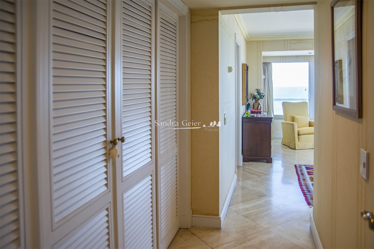 Apartamento ID.1948 - Brava Primera linea venta parada 5 frente al mar 3 garages